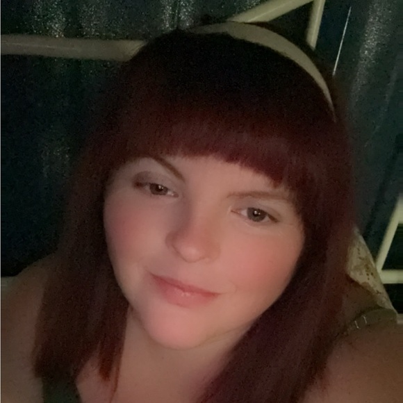 Meet your Posher, Nichole - Picture 2 of 5